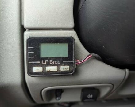 Белый Опель Виваро, объемом двигателя 2 л и пробегом 470 тыс. км за 11200 $, фото 2 на Automoto.ua