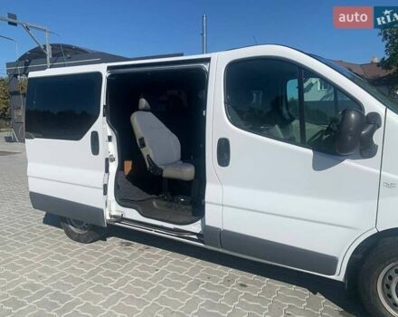 Білий Опель Віваро, об'ємом двигуна 2 л та пробігом 280 тис. км за 10950 $, фото 10 на Automoto.ua