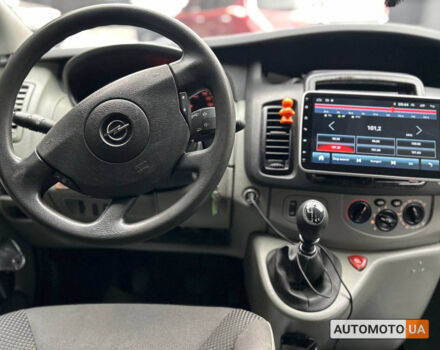 Белый Опель Виваро, объемом двигателя 2.5 л и пробегом 300 тыс. км за 12700 $, фото 10 на Automoto.ua
