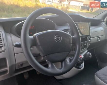 Білий Опель Віваро, об'ємом двигуна 2 л та пробігом 197 тис. км за 13700 $, фото 30 на Automoto.ua