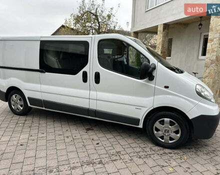 Белый Опель Виваро, объемом двигателя 2 л и пробегом 284 тыс. км за 13500 $, фото 10 на Automoto.ua