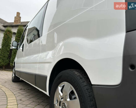 Белый Опель Виваро, объемом двигателя 2 л и пробегом 284 тыс. км за 13500 $, фото 51 на Automoto.ua