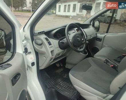 Білий Опель Віваро, об'ємом двигуна 2.5 л та пробігом 197 тис. км за 14600 $, фото 7 на Automoto.ua