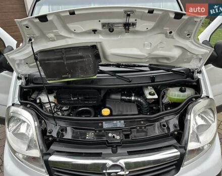 Белый Опель Виваро, объемом двигателя 2 л и пробегом 284 тыс. км за 13500 $, фото 89 на Automoto.ua