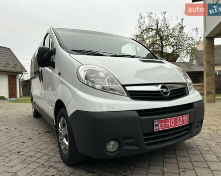 Белый Опель Виваро, объемом двигателя 2 л и пробегом 284 тыс. км за 13500 $, фото 14 на Automoto.ua