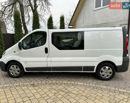 Белый Опель Виваро, объемом двигателя 2 л и пробегом 284 тыс. км за 13500 $, фото 3 на Automoto.ua