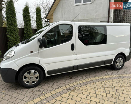 Белый Опель Виваро, объемом двигателя 2 л и пробегом 284 тыс. км за 13500 $, фото 2 на Automoto.ua