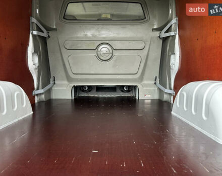 Белый Опель Виваро, объемом двигателя 2 л и пробегом 284 тыс. км за 13500 $, фото 84 на Automoto.ua