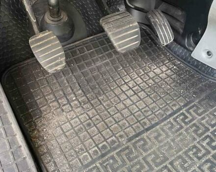 Белый Опель Виваро, объемом двигателя 2.5 л и пробегом 450 тыс. км за 13600 $, фото 13 на Automoto.ua