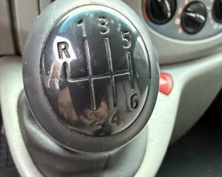 Білий Опель Віваро, об'ємом двигуна 2 л та пробігом 294 тис. км за 10500 $, фото 20 на Automoto.ua