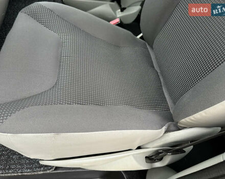 Белый Опель Виваро, объемом двигателя 2 л и пробегом 284 тыс. км за 13500 $, фото 56 на Automoto.ua