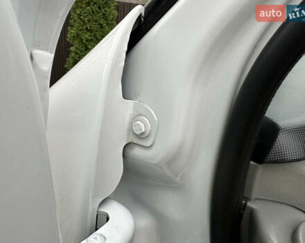 Белый Опель Виваро, объемом двигателя 2 л и пробегом 284 тыс. км за 13500 $, фото 94 на Automoto.ua