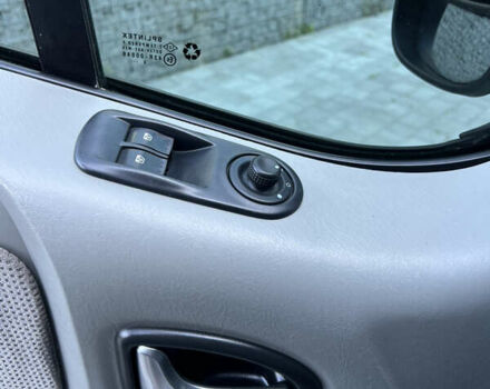 Опель Віваро 2011 у Луцьку на Automoto.ua Білий Опель Віваро, об'ємом двигуна 2 л та пробігом 130 тис. км за 11200 $, фото 7 на Automoto.ua