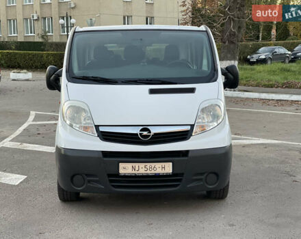 Белый Опель Виваро, объемом двигателя 2 л и пробегом 202 тыс. км за 12300 $, фото 1 на Automoto.ua