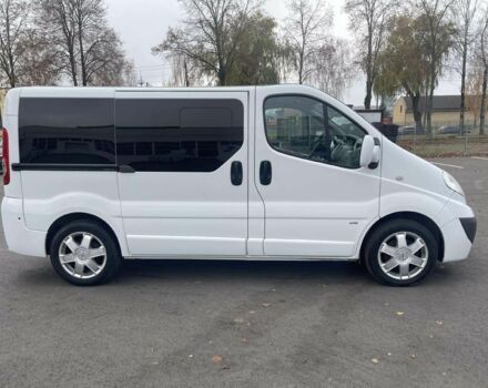 Белый Опель Виваро, объемом двигателя 2.5 л и пробегом 274 тыс. км за 8000 $, фото 5 на Automoto.ua