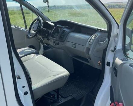 Белый Опель Виваро, объемом двигателя 2.5 л и пробегом 450 тыс. км за 13600 $, фото 16 на Automoto.ua