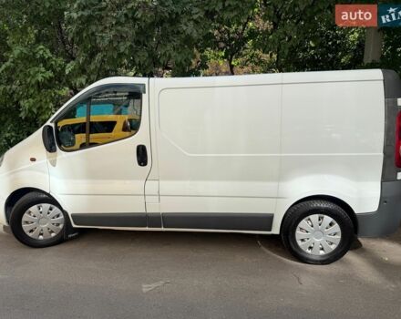 Білий Опель Віваро, об'ємом двигуна 2 л та пробігом 352 тис. км за 8900 $, фото 2 на Automoto.ua