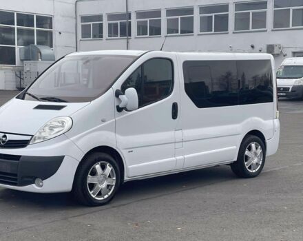 Белый Опель Виваро, объемом двигателя 2.5 л и пробегом 274 тыс. км за 8000 $, фото 1 на Automoto.ua