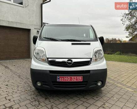 Белый Опель Виваро, объемом двигателя 2 л и пробегом 284 тыс. км за 13500 $, фото 12 на Automoto.ua