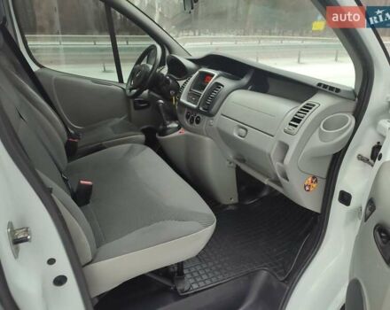 Белый Опель Виваро, объемом двигателя 2.5 л и пробегом 197 тыс. км за 14300 $, фото 10 на Automoto.ua