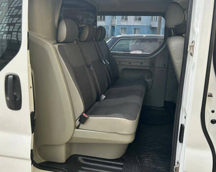 Белый Опель Виваро, объемом двигателя 2.5 л и пробегом 255 тыс. км за 13000 $, фото 5 на Automoto.ua