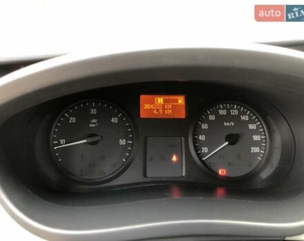 Білий Опель Віваро, об'ємом двигуна 2 л та пробігом 264 тис. км за 14600 $, фото 45 на Automoto.ua