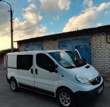 Белый Опель Виваро, объемом двигателя 2 л и пробегом 230 тыс. км за 7300 $, фото 1 на Automoto.ua