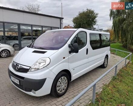Белый Опель Виваро, объемом двигателя 2 л и пробегом 209 тыс. км за 15300 $, фото 2 на Automoto.ua