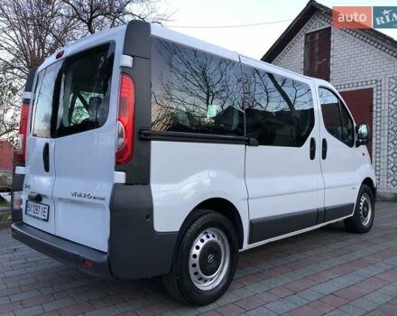Білий Опель Віваро, об'ємом двигуна 2 л та пробігом 264 тис. км за 14600 $, фото 2 на Automoto.ua