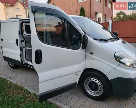 Білий Опель Віваро, об'ємом двигуна 2 л та пробігом 242 тис. км за 9888 $, фото 75 на Automoto.ua