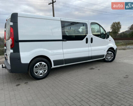 Білий Опель Віваро, об'ємом двигуна 2 л та пробігом 259 тис. км за 14899 $, фото 4 на Automoto.ua