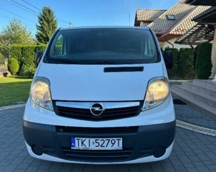 Белый Опель Виваро, объемом двигателя 2 л и пробегом 210 тыс. км за 8500 $, фото 1 на Automoto.ua