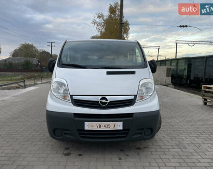 Білий Опель Віваро, об'ємом двигуна 2 л та пробігом 259 тис. км за 14899 $, фото 9 на Automoto.ua