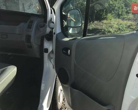 Білий Опель Віваро, об'ємом двигуна 2 л та пробігом 317 тис. км за 7800 $, фото 7 на Automoto.ua