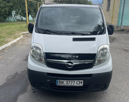 Білий Опель Віваро, об'ємом двигуна 2 л та пробігом 350 тис. км за 10000 $, фото 2 на Automoto.ua