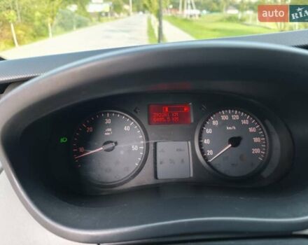Білий Опель Віваро, об'ємом двигуна 2 л та пробігом 392 тис. км за 9900 $, фото 4 на Automoto.ua