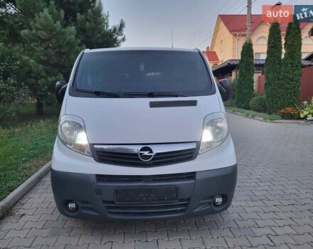 Білий Опель Віваро, об'ємом двигуна 2 л та пробігом 242 тис. км за 9888 $, фото 11 на Automoto.ua