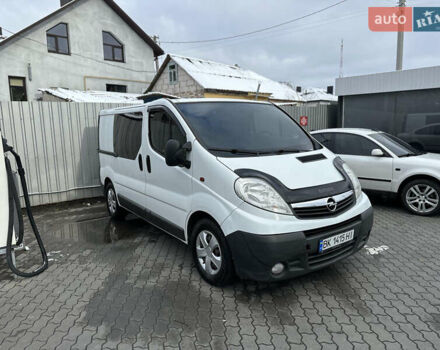 Білий Опель Віваро, об'ємом двигуна 2 л та пробігом 320 тис. км за 12500 $, фото 2 на Automoto.ua