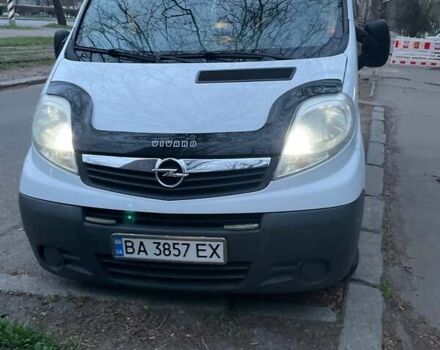 Белый Опель Виваро, объемом двигателя 2 л и пробегом 390 тыс. км за 11000 $, фото 5 на Automoto.ua
