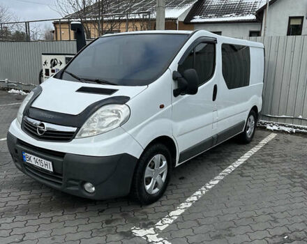 Білий Опель Віваро, об'ємом двигуна 2 л та пробігом 320 тис. км за 12500 $, фото 1 на Automoto.ua