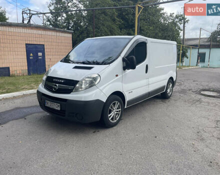 Білий Опель Віваро, об'ємом двигуна 2 л та пробігом 350 тис. км за 10000 $, фото 3 на Automoto.ua