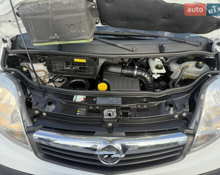 Белый Опель Виваро, объемом двигателя 2 л и пробегом 119 тыс. км за 14300 $, фото 43 на Automoto.ua