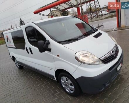 Белый Опель Виваро, объемом двигателя 2 л и пробегом 290 тыс. км за 13200 $, фото 4 на Automoto.ua