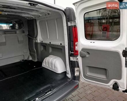 Белый Опель Виваро, объемом двигателя 2 л и пробегом 290 тыс. км за 13650 $, фото 26 на Automoto.ua