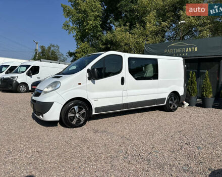Белый Опель Виваро, объемом двигателя 2 л и пробегом 171 тыс. км за 14250 $, фото 3 на Automoto.ua