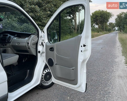 Белый Опель Виваро, объемом двигателя 2 л и пробегом 210 тыс. км за 12200 $, фото 27 на Automoto.ua
