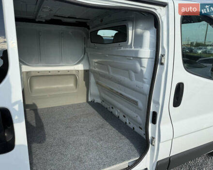 Белый Опель Виваро, объемом двигателя 2 л и пробегом 119 тыс. км за 14300 $, фото 16 на Automoto.ua