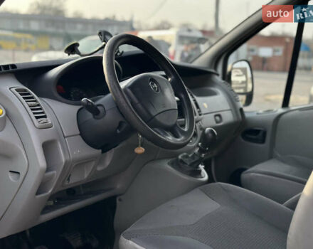 Білий Опель Віваро, об'ємом двигуна 2 л та пробігом 390 тис. км за 10999 $, фото 6 на Automoto.ua