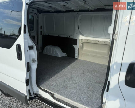 Белый Опель Виваро, объемом двигателя 2 л и пробегом 119 тыс. км за 14300 $, фото 15 на Automoto.ua