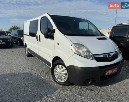 Белый Опель Виваро, объемом двигателя 2 л и пробегом 119 тыс. км за 14300 $, фото 2 на Automoto.ua